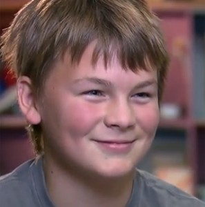Leon, de 12 anos, acha incrível que agora ele seja um pouco 'ciborgue'