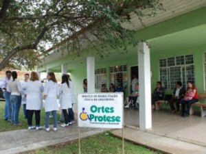 O projeto 'Órtese e Prótese' foi desenvolvido pelo curso de fisioterapia da Unicentro (Foto: Divulgação / Coorc Unicentro)